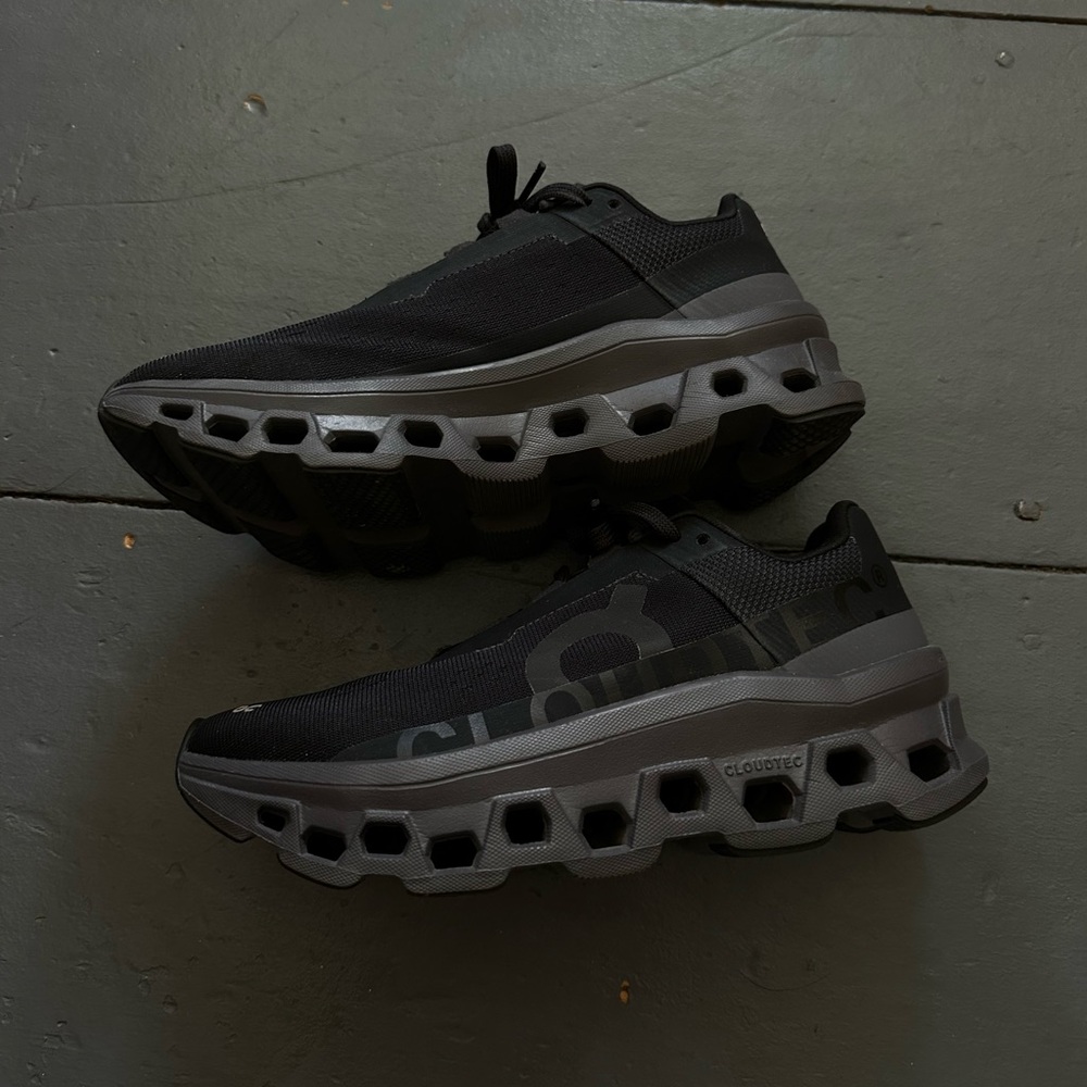 ☁️ On Cloud womens Cloudmonsters (6.5)